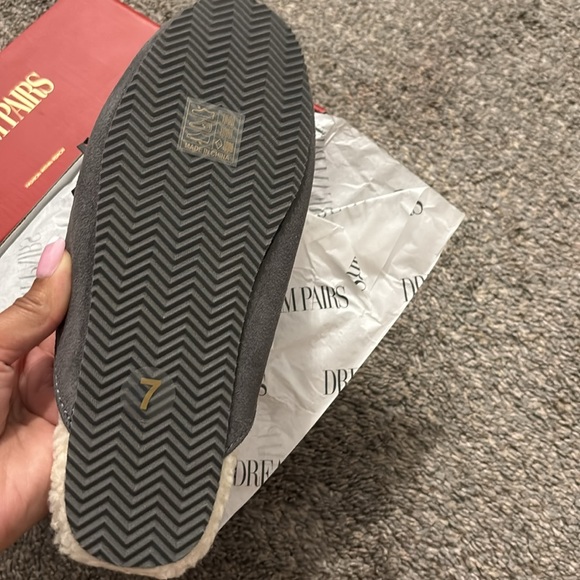 Grey slippers size 7 - Picture 6 of 7